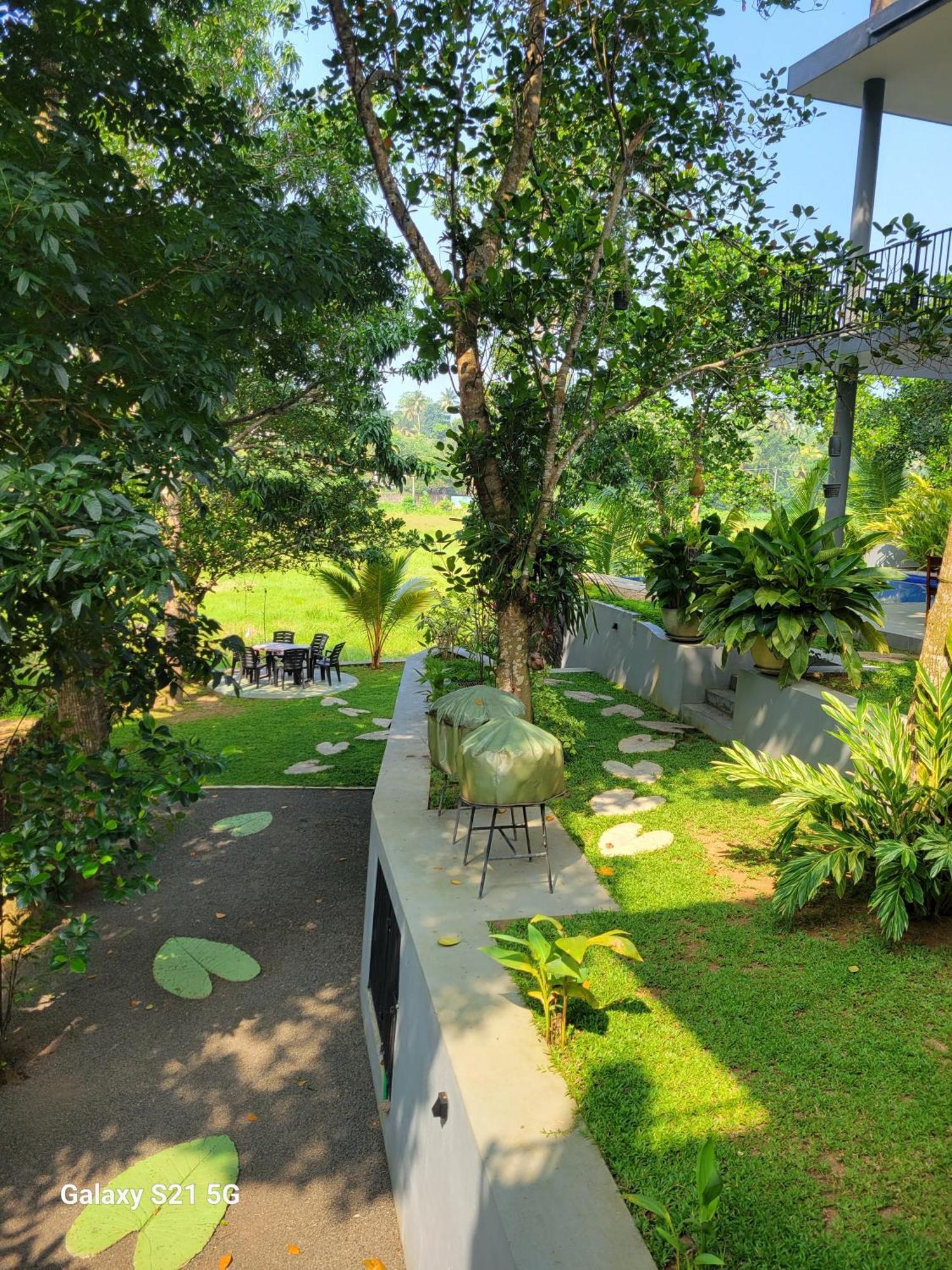 Barefoot Bungalow Hikka Hikkaduwa Exterior foto